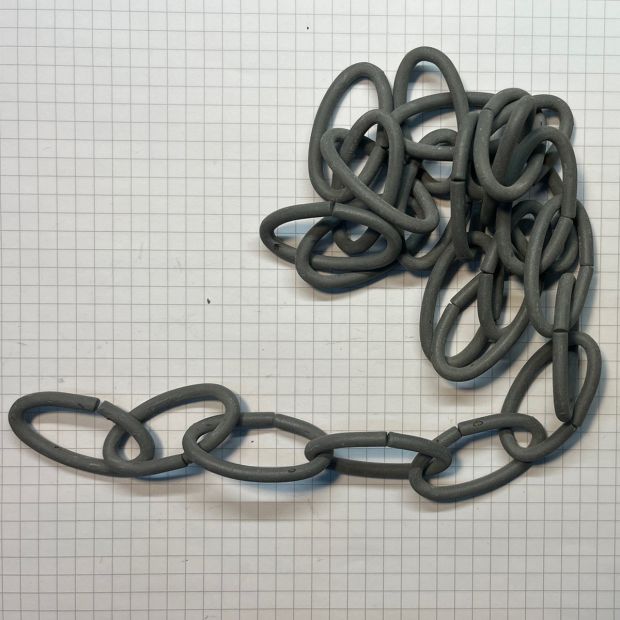 Grijskleurige metalen ketting I14940S